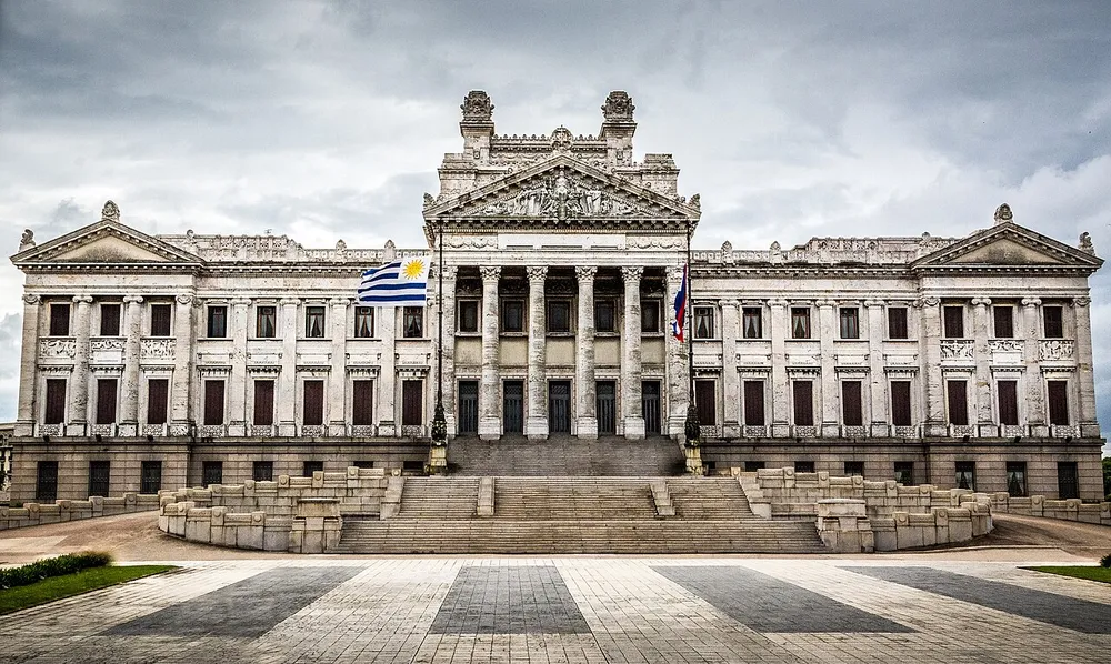 Fachada principal del Palacio Legislativo de Uruguay, en el barrio Aguada