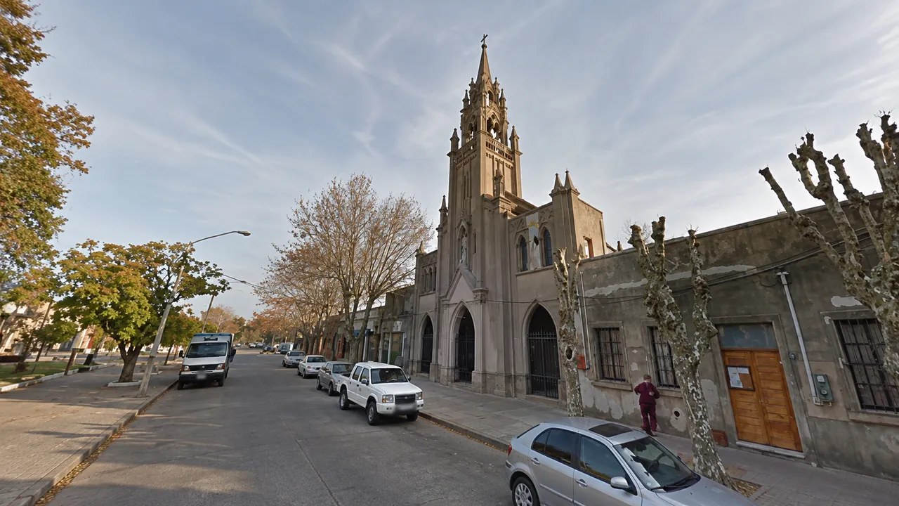 Parroquia de La Paz, Canelones, vista desde la calle