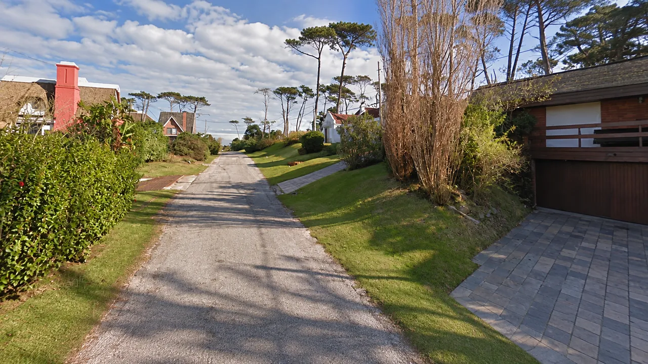 Calle Navío en el barrio Pinares, Punta del Este