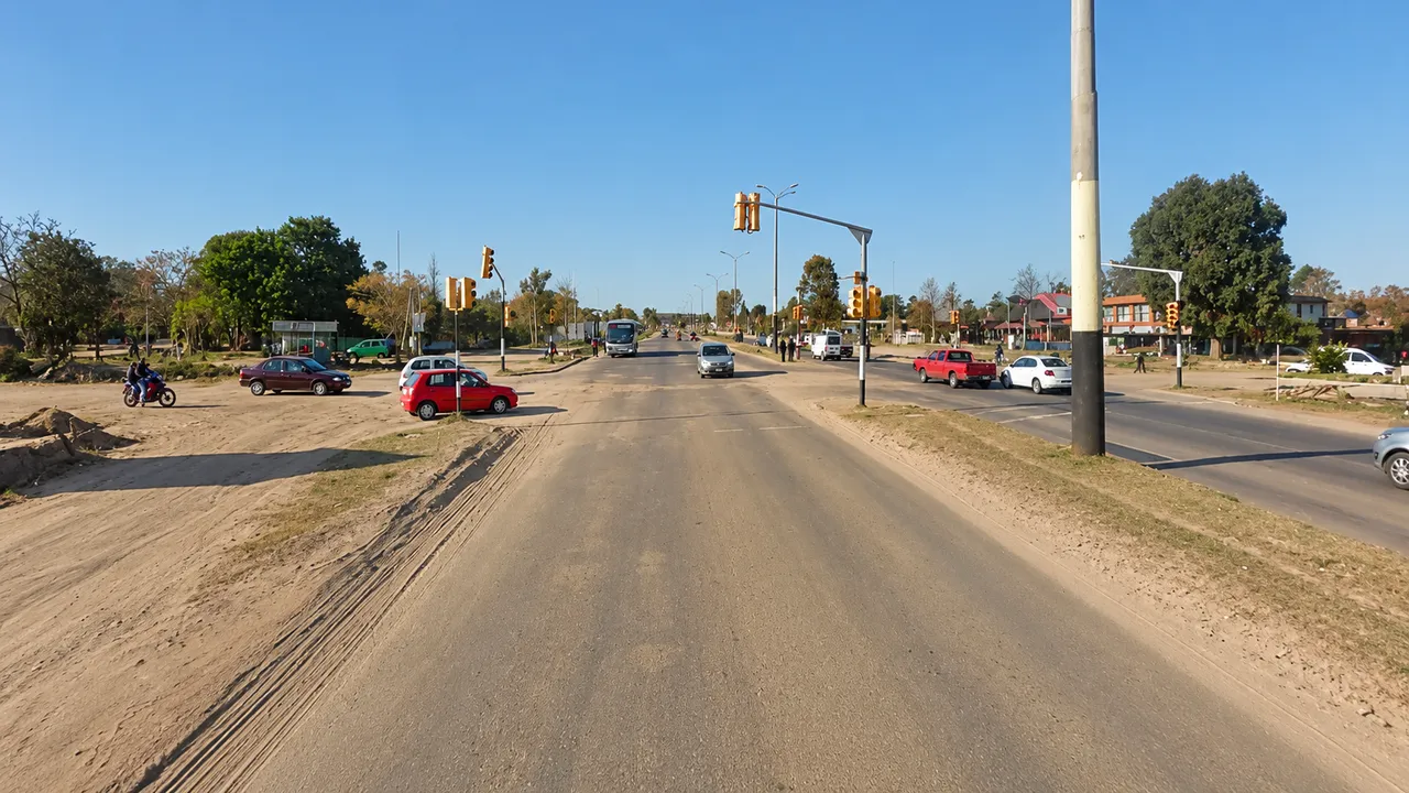 Avenida Giannattasio y avenida Uruguay en Solymar, Canelones